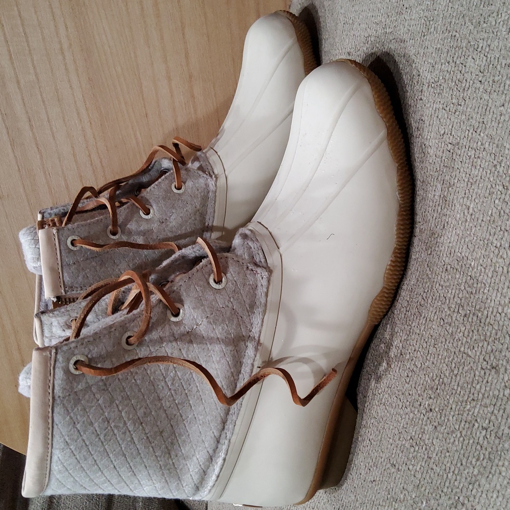 Women's Sperry duck boots.